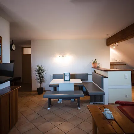 Hotel Wirt Weissau *