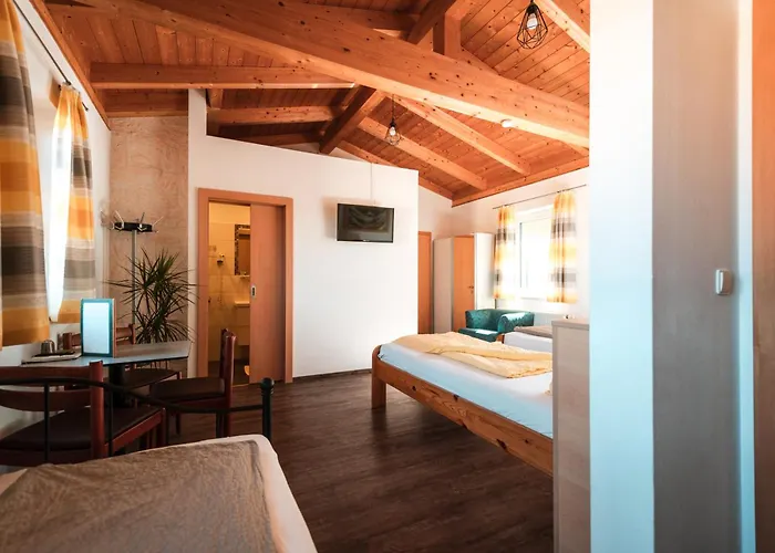 Hotel Wirt Weissau *